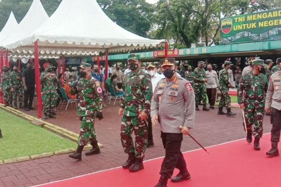 Panglima TNI - Kapolri Kompak Meninjau Vaksinasi di Sumut, Nih Permintaannya - JPNN.COM