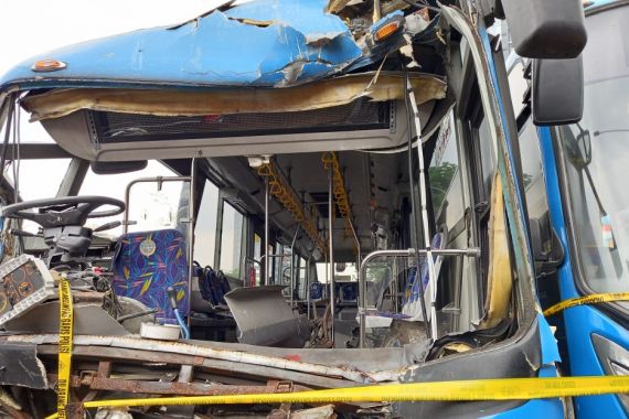 Ini Alasan Polisi Hentikan Kasus Kecelakaan 2 Bus TransJakarta - JPNN.COM