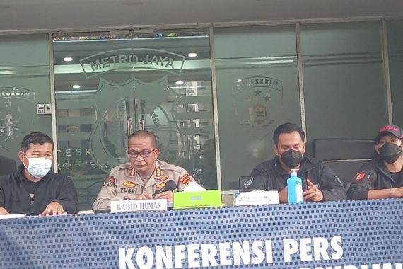 Pura-pura Bertamu, Perampok Menganiaya Pemilik Rumah di Depok - JPNN.COM