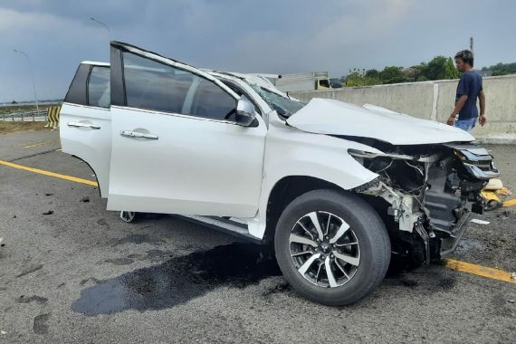 Vanessa Angel Kecelakaan Saat Menumpangi Mitsubishi Pajero Sport  - JPNN.COM