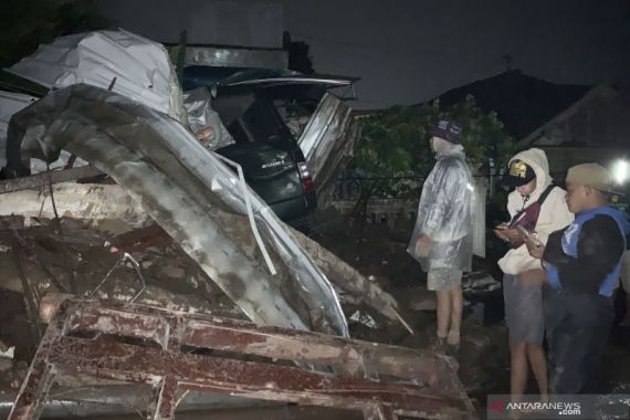 21 Rumah di Kota Batu Rusak Akibat Banjir Bandang - JPNN.COM