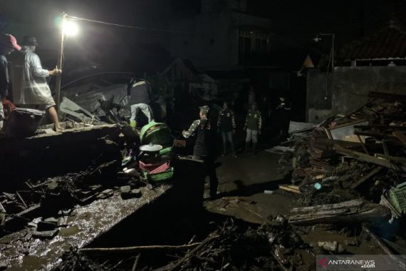 Banjir Bandang di Kota Batu, 11 Orang Hilang - JPNN.COM