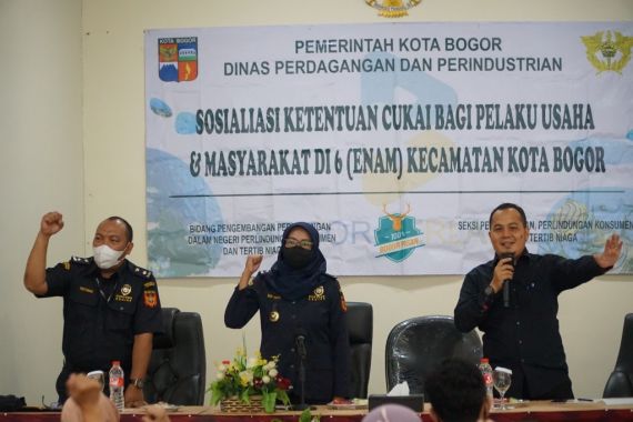 Bea Cukai Bogor Sosialisasikan Pentingnya Cukai untuk Tekan Peredaran Rokok Ilegal - JPNN.COM