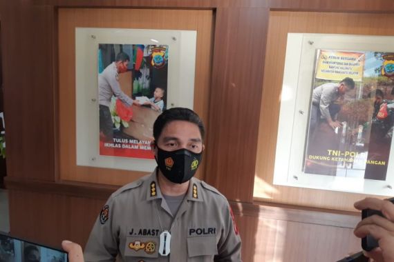 Seusai Menganiaya Abdul Halim, IM Membacok 11 Warga, Pelaku Ternyata - JPNN.COM