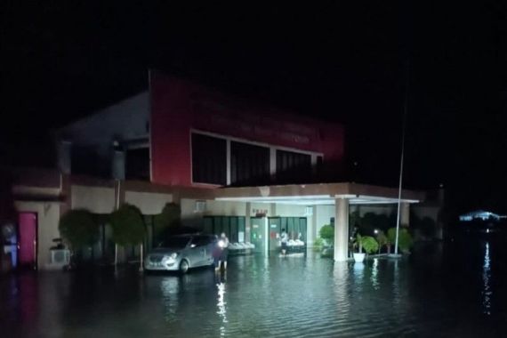 Permukiman Warga dan Rumah Sakit Terendam Banjir - JPNN.COM