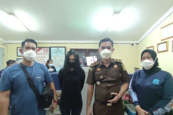 Nana Juhariah Ditangkap Intelijen di Apartemen Surabaya, Nih Fotonya - JPNN.COM