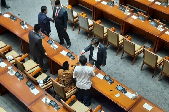 Rapat Paripurna Bahas Jenderal Andika Calon Panglima TNI Diwarnai Ketegangan, Panas - JPNN.COM