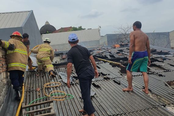 Kebakaran Rumah di Kramat Jati, Ternyata Ini Penyebabnya - JPNN.COM