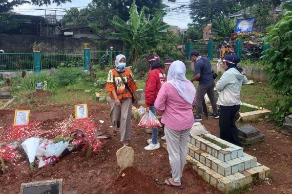 Kesaksian Penggali Kubur Soal Foto di Makam Vanessa Angel - JPNN.COM