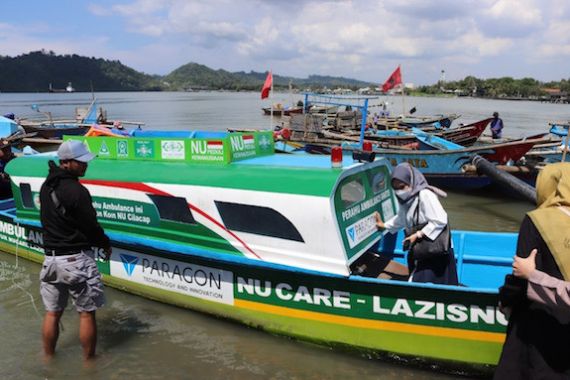 NU Care dan PT Paragon Salurkan Perahu Ambulans untuk Warga Kampung Laut Cilacap - JPNN.COM