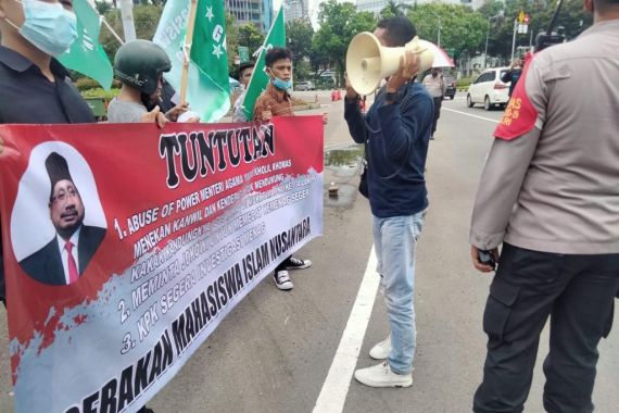 Demo di Depan Istana, Mahasiswa Islam Teriakkan Copot Menteri Agama - JPNN.COM