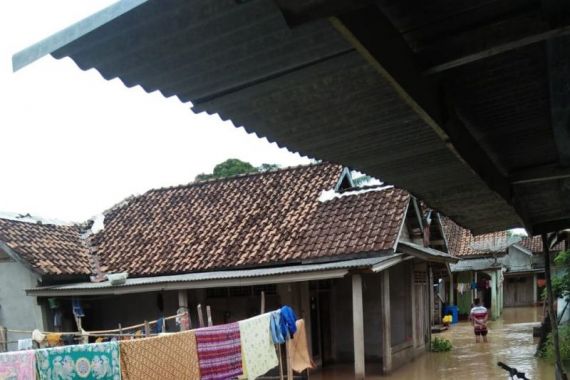 Ratusan Rumah di OKU Sumsel Terendam Banjir - JPNN.COM