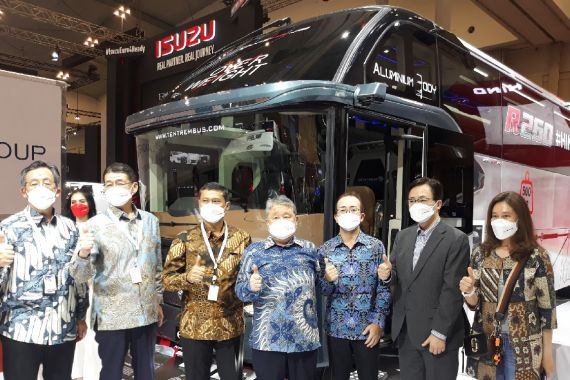 Hino Gandeng Karoseri Tentrem Hadirkan Bus dengan Bodi Aluminium - JPNN.COM