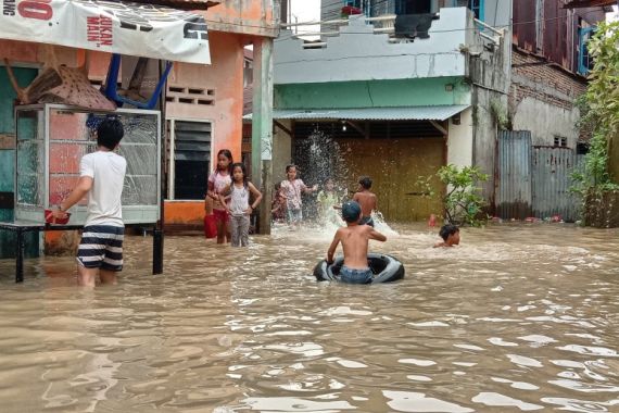 Banjir Besar di Tebing Tinggi Sumut Meluas ke 13 Kelurahan - JPNN.COM