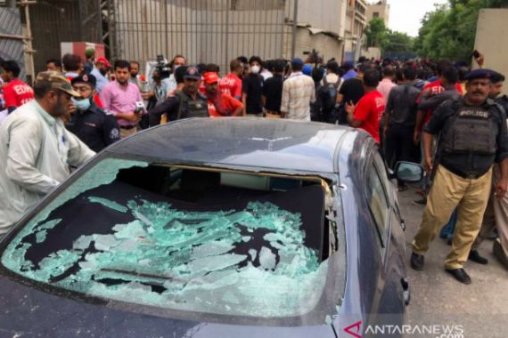 Dua Polisi Tewas dan Seorang Gadis Terluka Saat Serangan Bom - JPNN.COM