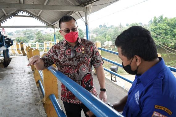 Anies Pelesiran ke Jatim, Kenneth DPRD: Jakarta Kebanjiran Lagi Bos! - JPNN.COM
