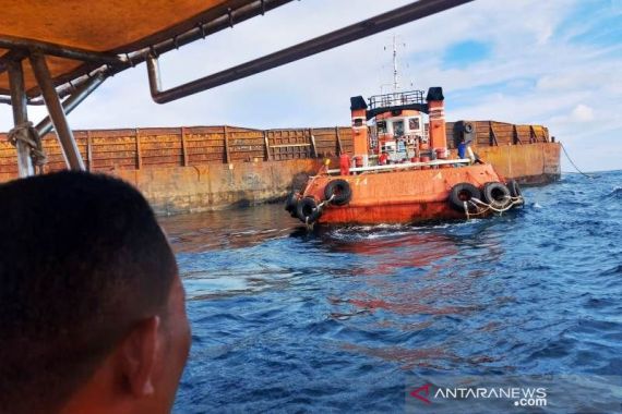 Hirup Gas Beracun, 2 ABK Ditemukan Tewas Dalam Lambung Kapal Tongkang - JPNN.COM