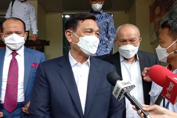 Luhut Binsar Pastikan Kasus 3 WNA China di Manado Bukan Omicron - JPNN.COM