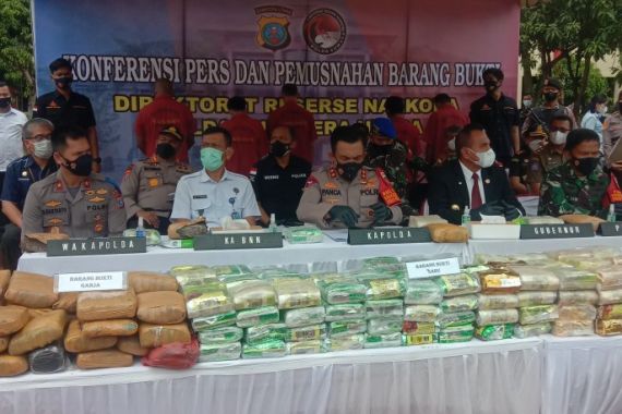 Polda Sumut Musnahkan Barang Bukti Narkoba Hasil Pengungkapan 4 Bulan, Totalnya Sebegini - JPNN.COM