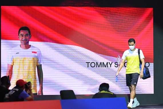 Disikat Momota, Tommy Sugiarto Jadi Wakil Merah Putih Kedua yang Gugur di Indonesia Masters 2021 - JPNN.COM