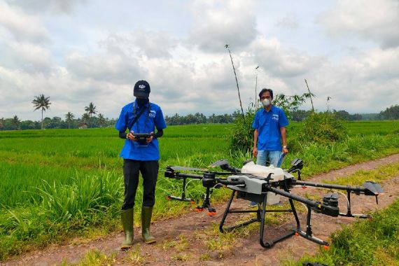 Teknologi Drone Ini Siap Bantu Para Petani di Banyuwangi  - JPNN.COM