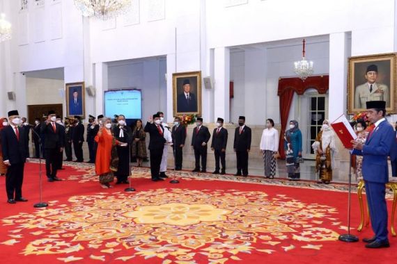 Presiden Jokowi Lantik 12 Dubes RI, Ada 2 Politikus PDIP - JPNN.COM