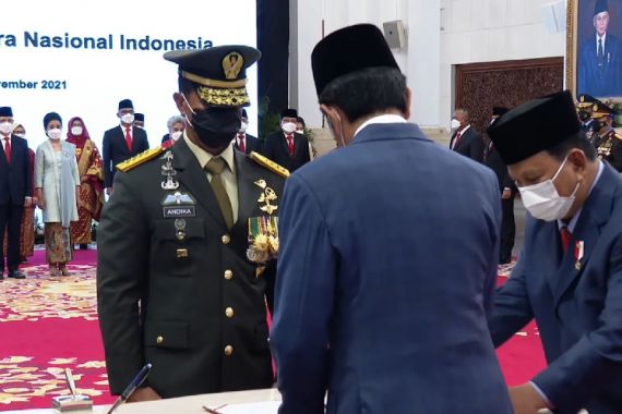 Jokowi Melantik Jenderal Andika sebagai Panglima TNI, Prabowo Meneken Dokumen Penting - JPNN.COM