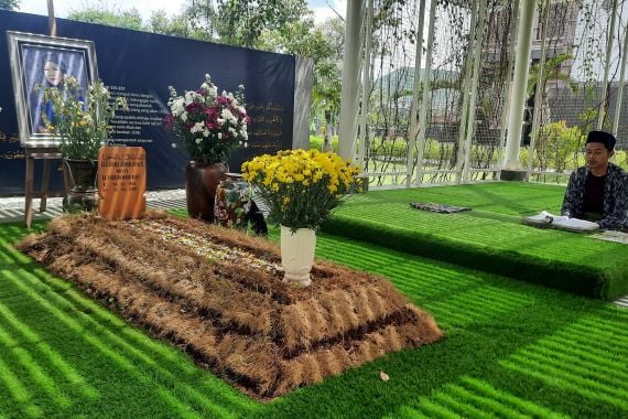 Makam Dian Al Mahri Selalu Dibacakan Quran Selama 24 Jam - JPNN.COM