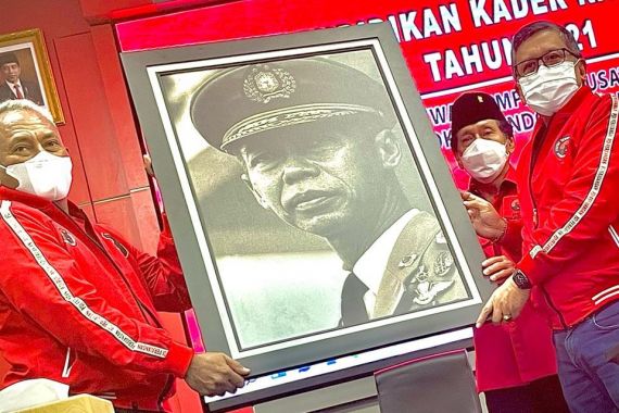 Foto Jenderal yang Dikagumi Bu Mega Dipasang di Sekolah Partai PDIP - JPNN.COM