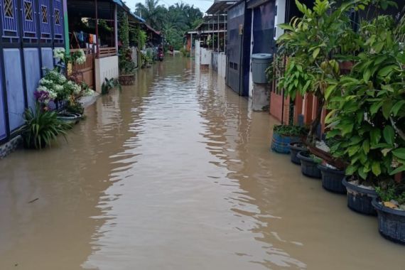 Sungai Asahan Meluap, Ribuan Rumah Warga di Labura Terendam Banjir - JPNN.COM