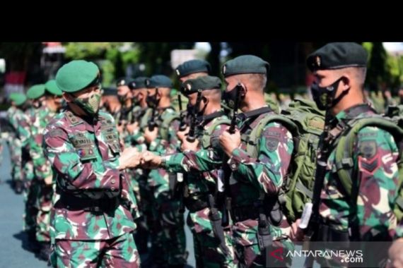 Ukir Prestasi, Prajurit TNI Dapat Rumah dari Pangdam Hasanuddin - JPNN.COM