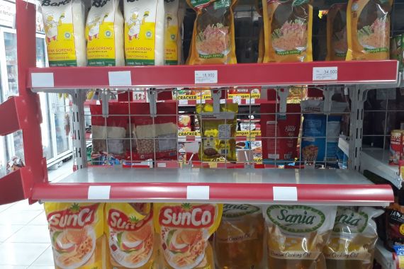 Stok Minyak Goreng di Pasar Tradisional dan Minimarket Menipis, Harganya Melonjak - JPNN.COM