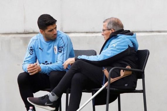 Uruguay Depak Oscar Tabarez, Luis Suarez Kirim Pesan Emosional - JPNN.COM