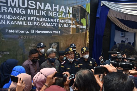Bea Cukai Memusnahkan Barang Ilegal Ini di 3 Pulau Indonesia - JPNN.COM