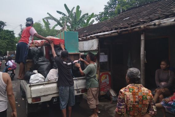 Ratusan Warga Nusukan Solo Mulai Mengosongkan Rumah Mereka, Lihat - JPNN.COM