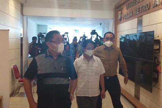 Diburu Terkait Kasus Mafia Tanah Nirina Zubir, Edwin Riduan Akhirnya Menyerahkan Diri - JPNN.COM