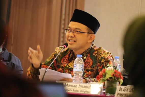 Kiai Maman: PKB Keberatan dengan Usulan Kenaikan Ongkos Haji dari Kemenag - JPNN.COM
