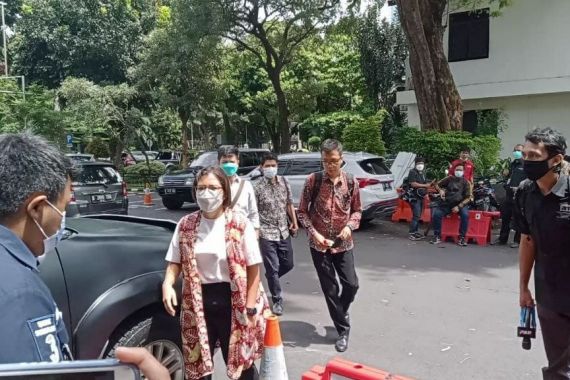 Urusan dengan Luhut Binsar Belum Kelar, Lihat Penampilan Fatia KontraS - JPNN.COM