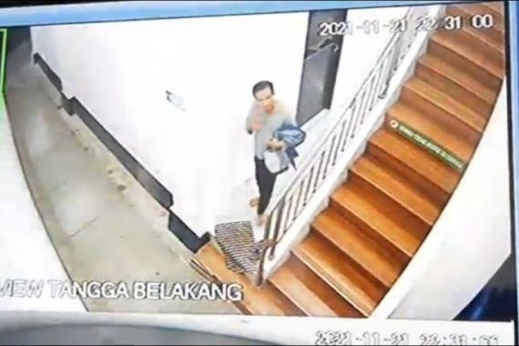 Pemuda Ini Terekam CCTV, Ada yang Kenal? Berbahaya - JPNN.COM