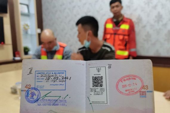 2 WNA asal China di Lokasi Tambang Batu Bara Tanah Bumbu Mengantongi Visa Tenga Ahli - JPNN.COM