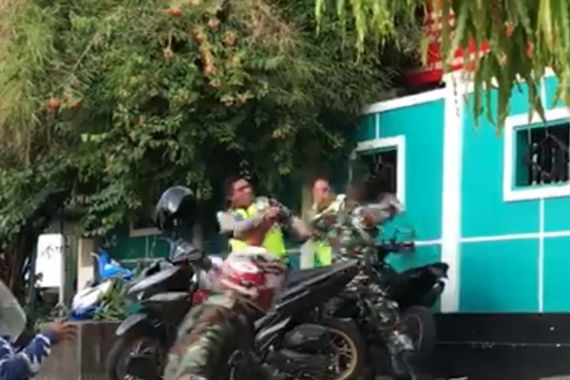 Dua Polantas Baku Hantam dengan Anggota TNI di Ambon, Ternyata Ini Penyebabnya - JPNN.COM