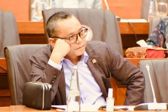 Deddy Sitorus: Ada yang Melempar Fitnah Soal Mundurnya Direktur Keuangan Pupuk Indonesia  - JPNN.COM