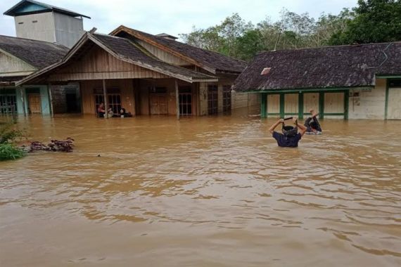Barito Utara Diterjang Banjir Bandang Sebegini Parahnya - JPNN.COM