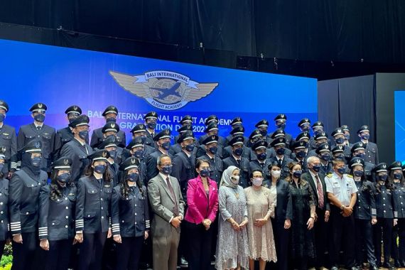 Bali International Flight Academy (BIFA) Luluskan 108 Pilot - JPNN.COM