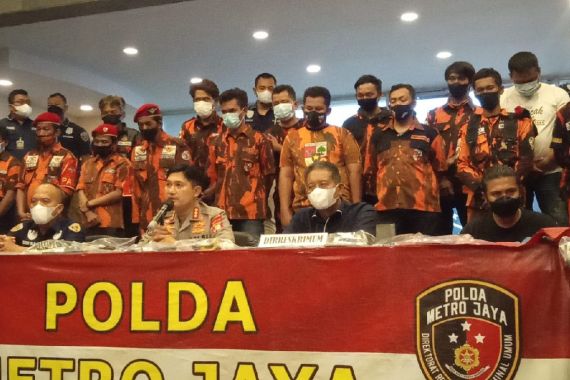 Demo Pemuda Pancasila Berakhir Ricuh, Kepala Pamen Polri Terluka - JPNN.COM