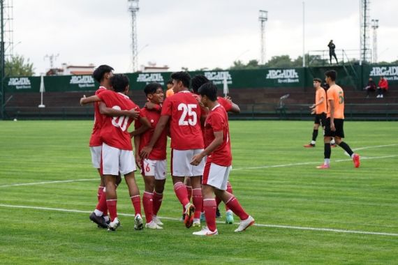 Laga Dihentikan pada Menit ke-48, Timnas Indonesia U-18 Bantai Alanyaspor 4-0 - JPNN.COM