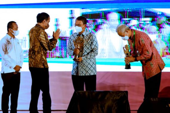Raih Penghargaan dari Jokowi, Ganjar Pranowo tak Ingin Berpuas Diri - JPNN.COM