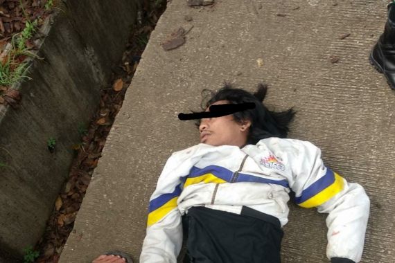 Anggota Geng Motor Terkapar di Jalan, Polisi Temukan Celurit - JPNN.COM