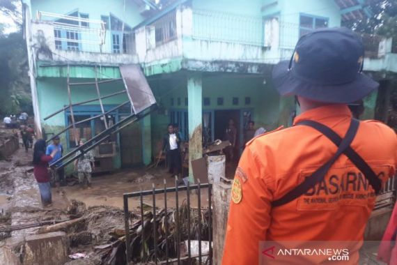 Garut Diterjang Banjir Bandang, Basarnas Bersiaga - JPNN.COM