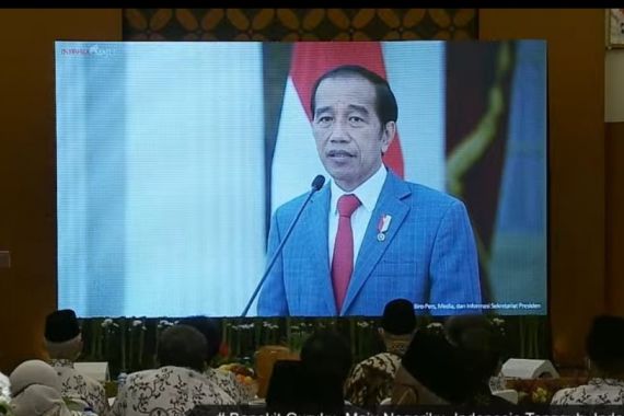 Pesan Jokowi Pada Peringatan Hari Guru Nasional, Simak  - JPNN.COM